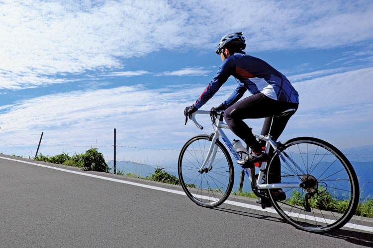 急告　６月９日(火)に自転車部のサイクリングを行います。午前８時に柳瀬川駅前のサミットに集合してください。彩湖周辺までの予定です