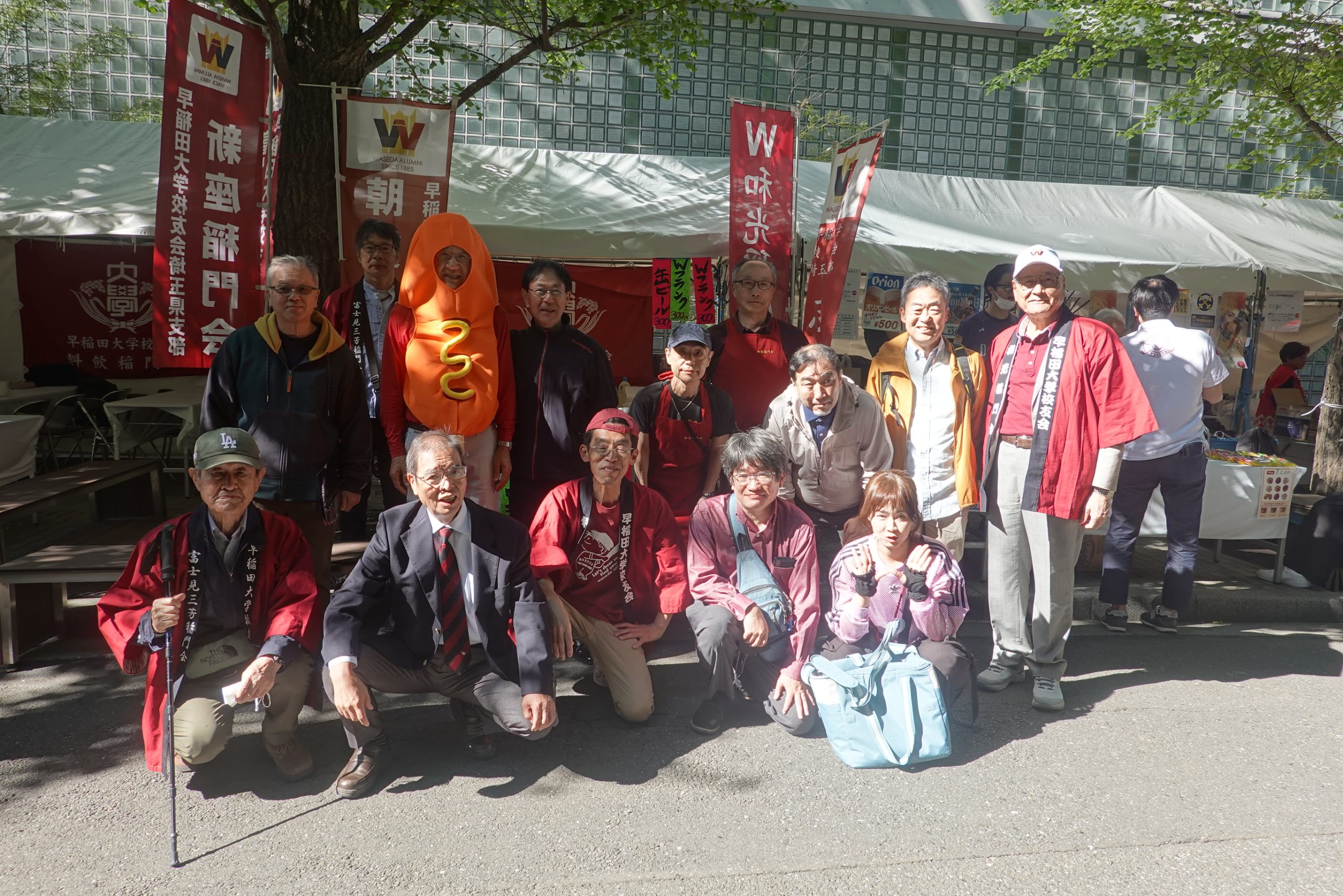10月18日(日)、秋晴れのもと稲門祭が開催され、例年通り５市稲門会で模擬店参加、盛況により販売品を完売しました。